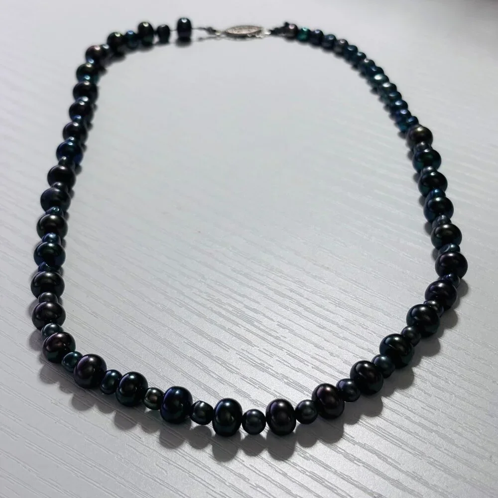 Black Peacock Pearl Beaded Necklace 18” Iridescent Classic - Picture 2 of 14